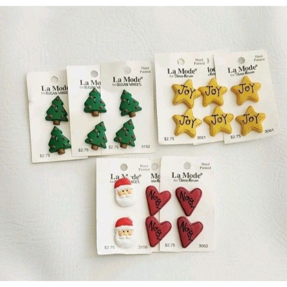 8 piece Vintage La Mode Novelty CHRISTMAS BUTTONS Hand Painted NEW On Cards